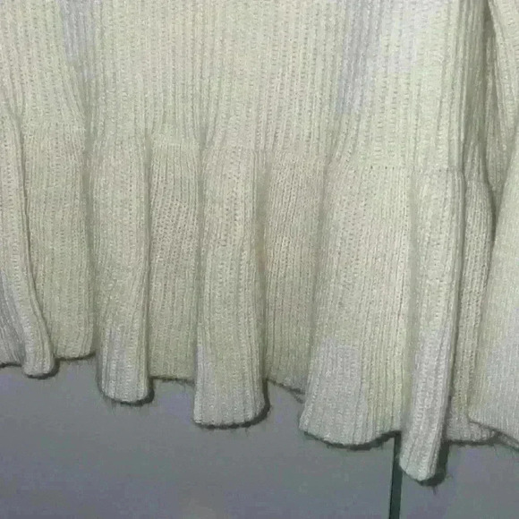 Cream turtleneck sweater - Picture 2 of 3